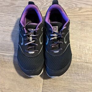 Merrill Barefoot Purple-Lined Sneaker